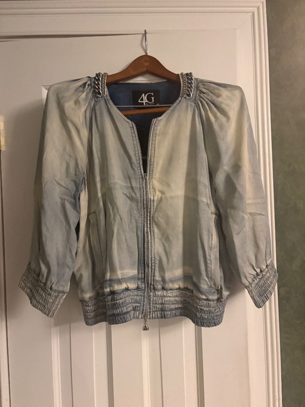 Chic Jean jacket by Gizia